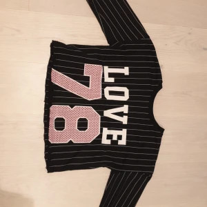 H&M tröja - Tröja som är för liten