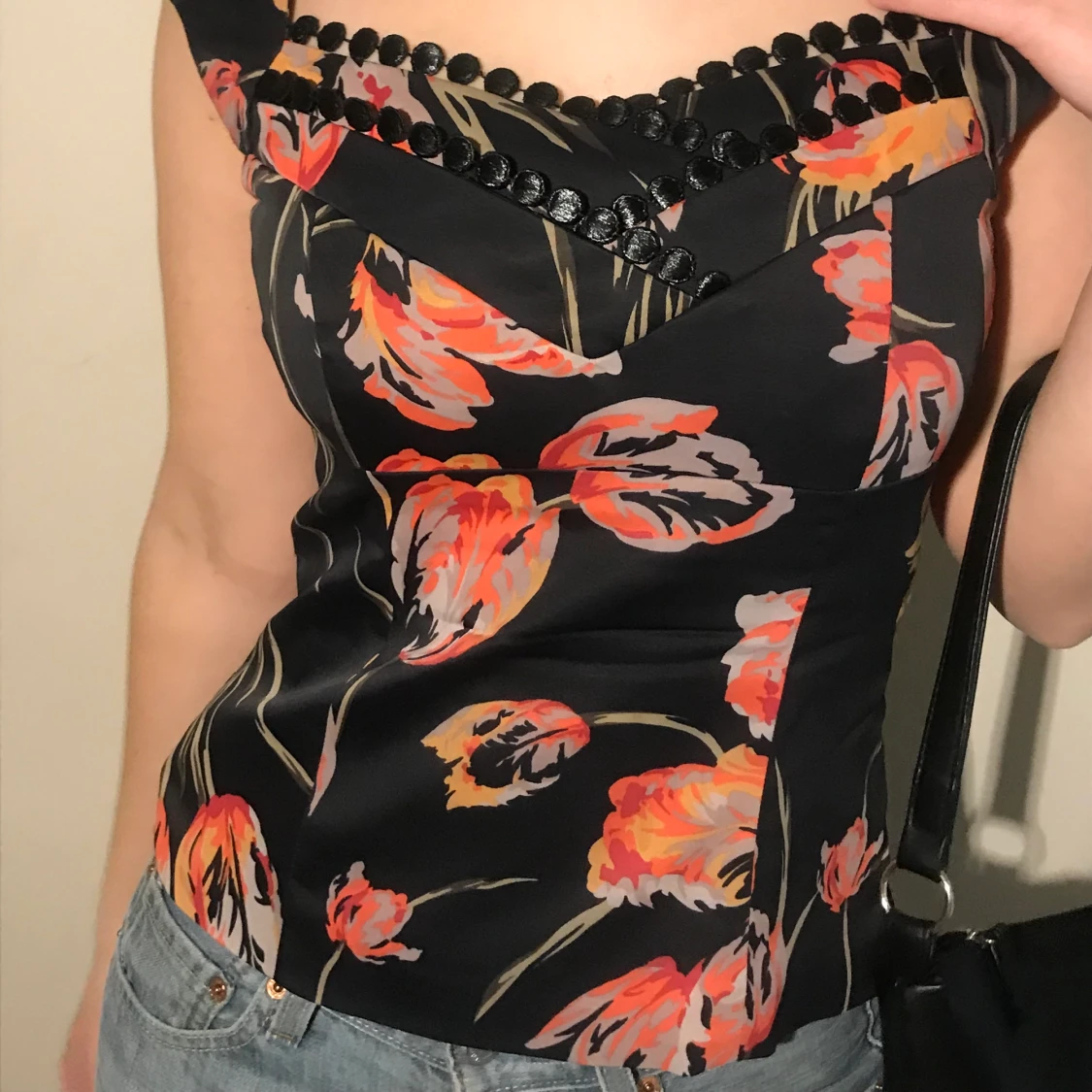 Svart topp med mönster, KAREN MILLEN