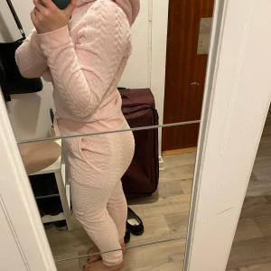 Pyjamas S - Hello, I have for sell pink pyjamas. I want to spend money from the sale on food for animals from the shelter.0