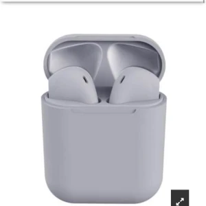 Trådlösa hörluraf - Trådlösa gråa hörlurar ifrån märket i12. Använda 1 gång. Köpte för 199kr. I väldigt bra skick. 