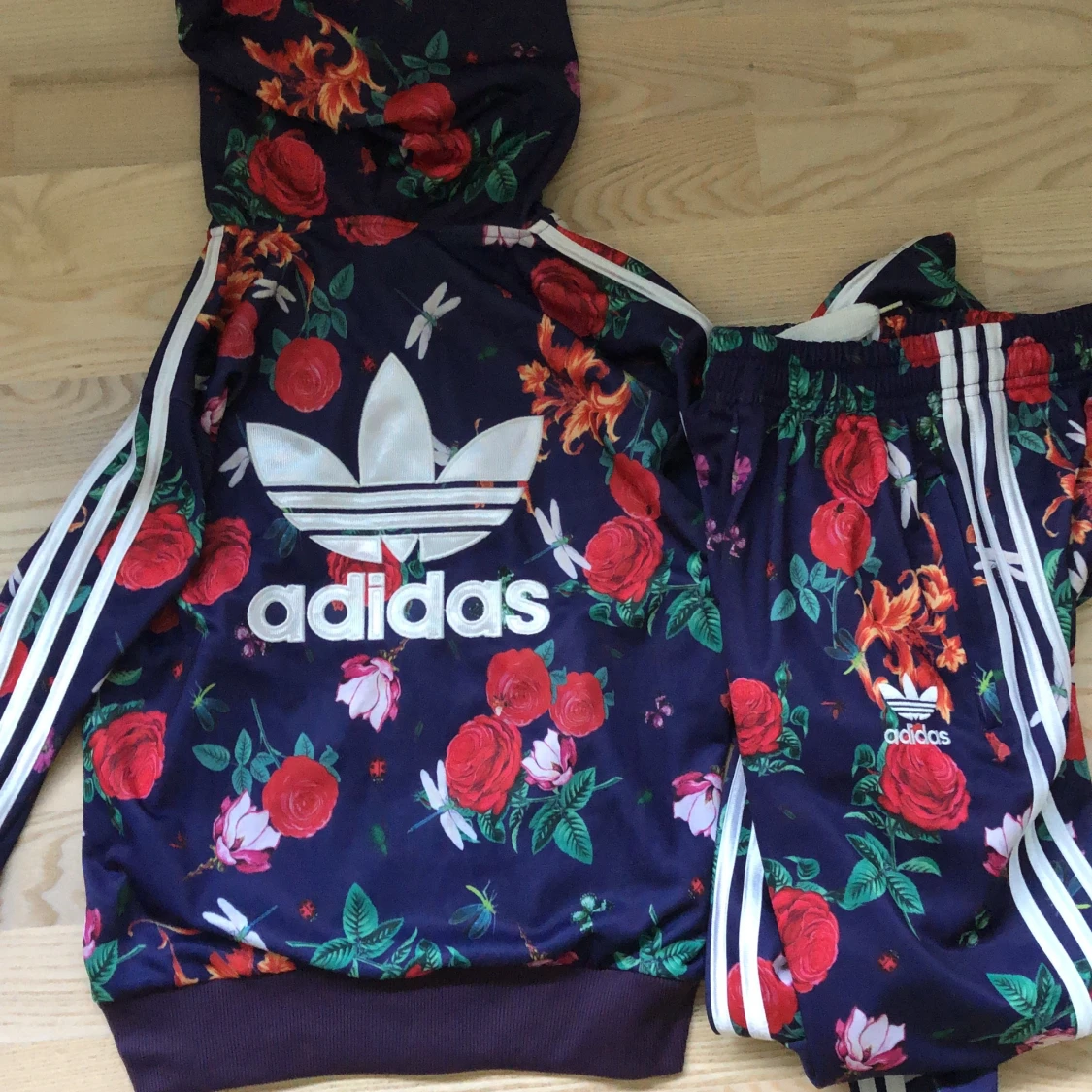 Blommigt Adidas Set