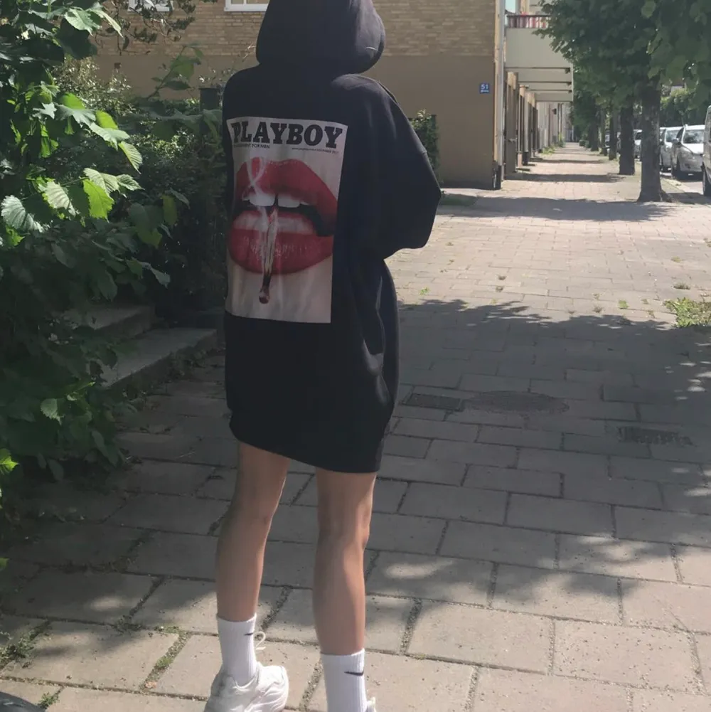 Intressekoll på min Playboy Hoodie! Säljer endast för ett bra pris!. Hoodies.