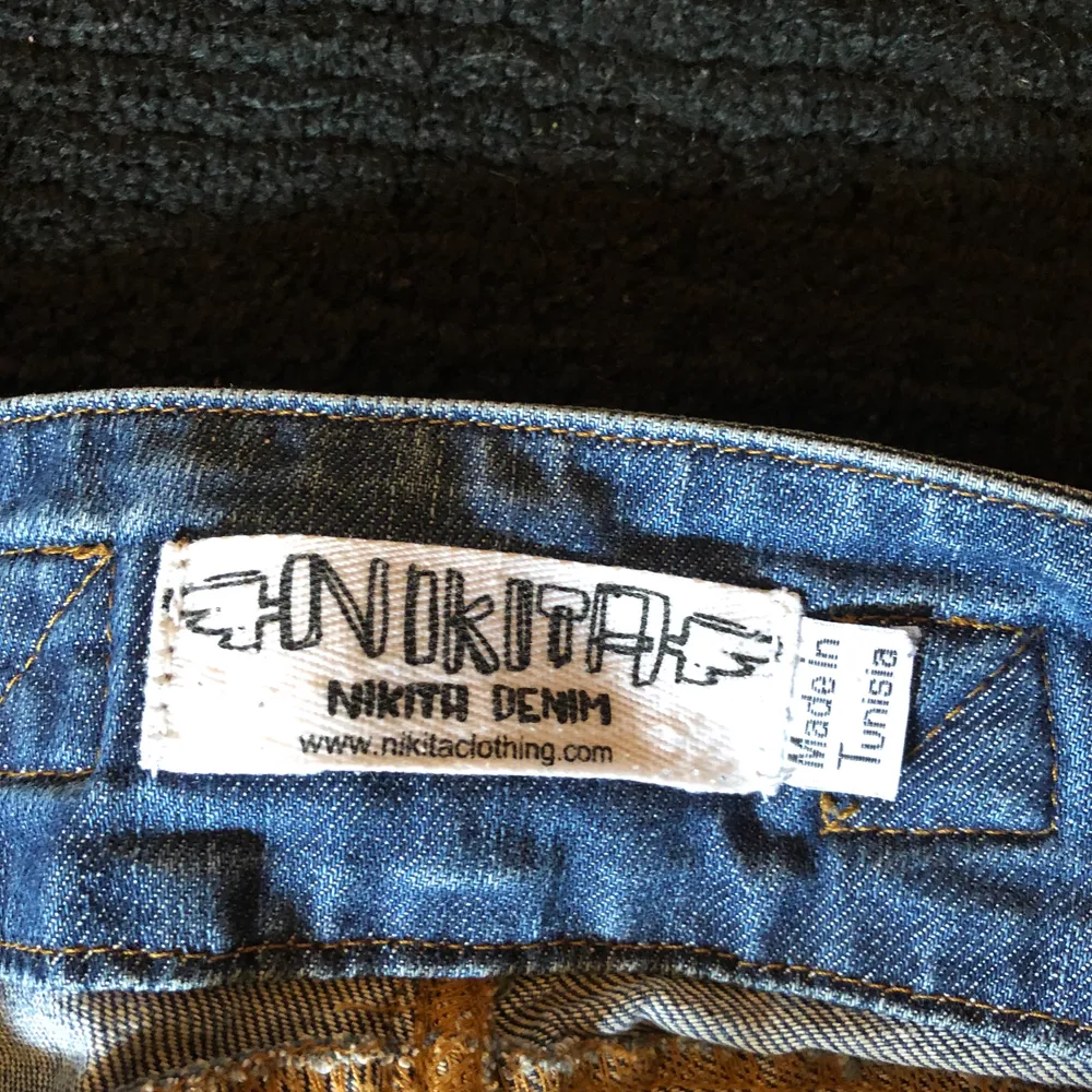 NIKITA jeans, vidd 30” & längd 32”, använda men i gott skick, Köparen betalar porto alt fri upphämtning i Ängelholm . Jeans & Byxor.