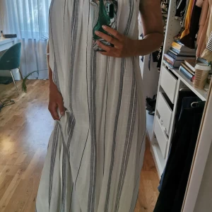 Klänning - En superfin klänning 🥰 kommer aldrig till användning därför säljer jag den. Storlek S från HM. Säljer den för 299kr. Frakt ingår 💕💕