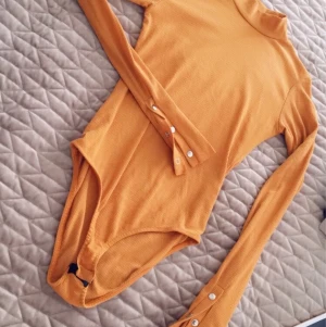 Smickrande body - Gul body från Zara