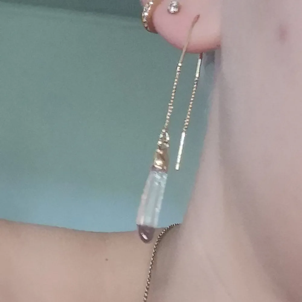 Guldpläterade Kristallörhängen från pilgrim, säljer för att de inte är min stil längre. Sparsamt använda, bra skick, orginalpris 250 kr om jag kommer ihåg rätt. Accessoarer.