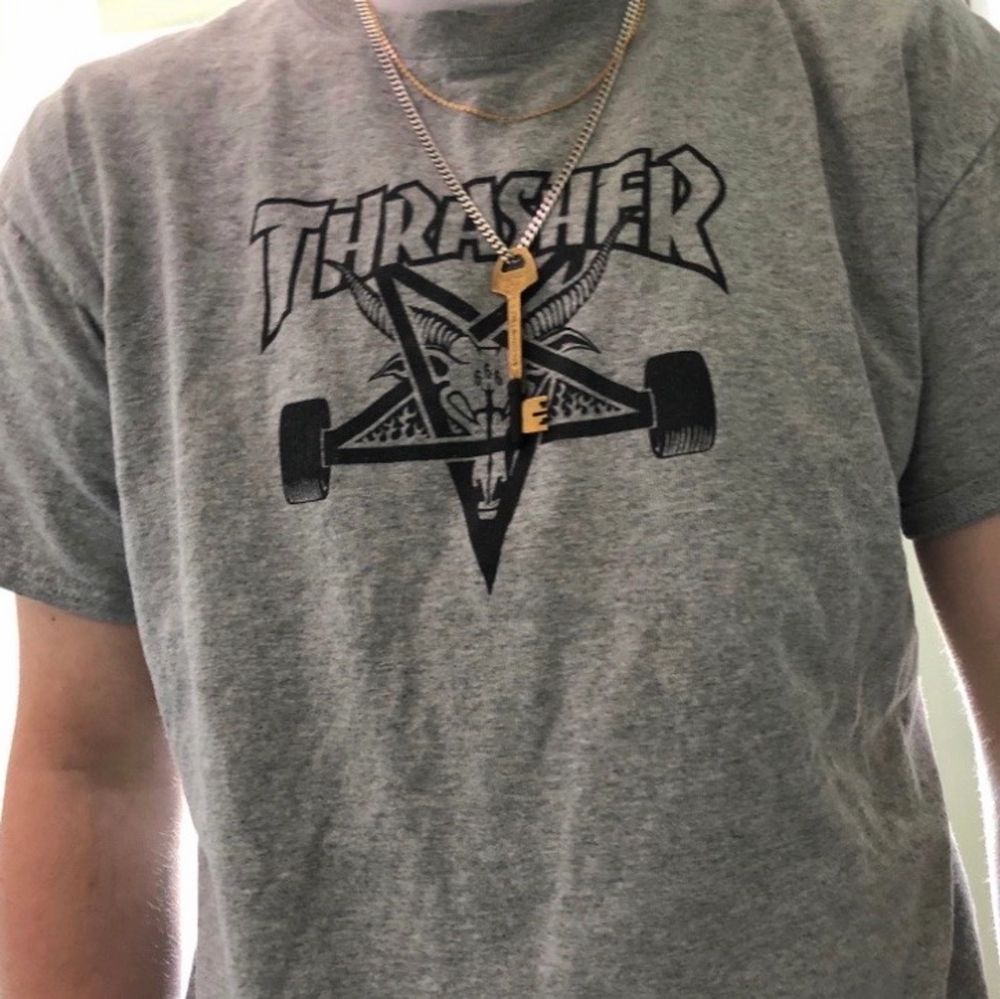 Thrasher Tisha Bra skick. Köparen står för frakt/ möts i gbg.. T-shirts.