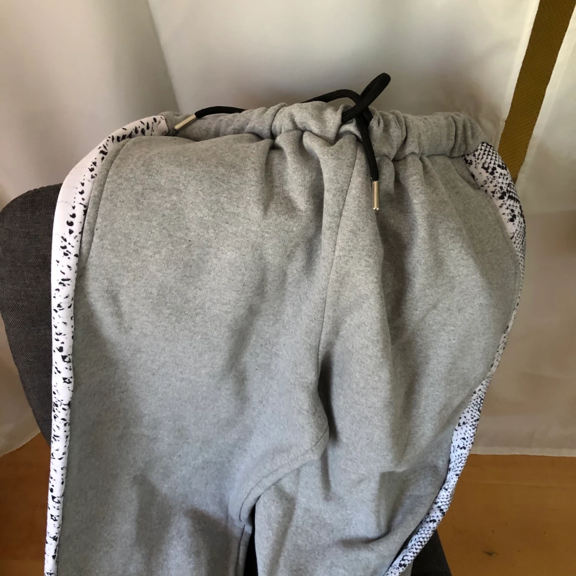 Mjukisbyxor m snakeprint - 90