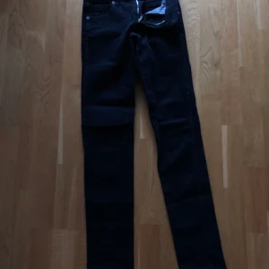 Dr denim jeans  - Dr denim jeans, storlek vidd 24, längd 32, stretch ,skick som nya använda 4ggr, köparen betalar porto alt fri hämtning i Ängelholm 