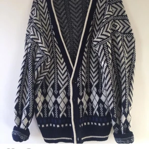  - Oversize stickad kofta