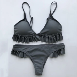 Bikini - Säljer denna bikini som endast är prövad med underkläder under. Helt oanvänd. Skulle säga att underdelen är som en XS och överdelen en S. Färgen visas bäst på sista bilden. Frakt tillkommer på 22kr.