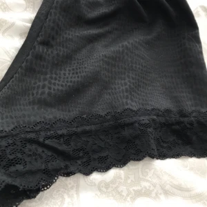 Pyjamas shorts! - Fina svarta pyjamas shirts i bra skick, strl S. Frakten är inriktad!