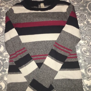 Tröja - säljer också den för att har aldrig använt den. 