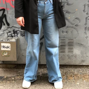 Junkyard wide leg jeans  - Säljer nu mina jeans junkyard jeans då jag inte längre får någon andvändning av dom. Så gott som nytt skick! Säljer dom för 250kr + frakt 💕