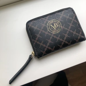 Plånbok från By Malene Birger - Brun plånbok 