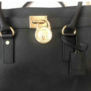 Michael kors väska  - Använd max 10 gånger sedan den köptes. 