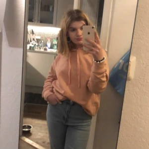 rosa hoodie - säljer min rosa hoodie knappt använt 