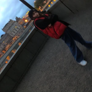 Bagy jeans - Nu säljer jag dessa jeans! Anledning att jag säljer dem är att dem är för små för mig! Dem är slitna längst ner men det är snygt! Annars hela och fina köpta från monkey 