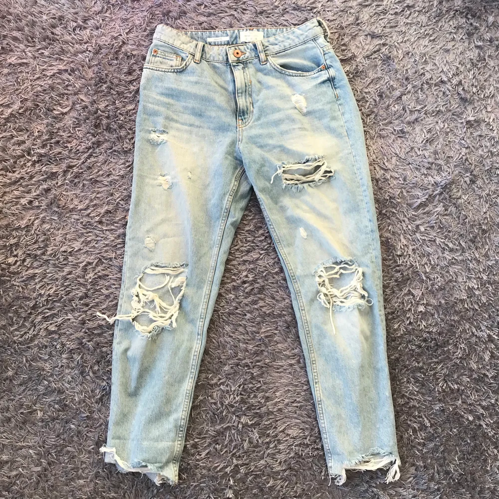 Fina ripped jeans. Bra skick (men håliga såklart). Skriv om du är intresserad, köparen står för frakt❤️. Jeans & Byxor.