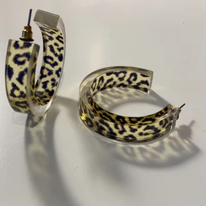 Örhängen - Super söta leo örhängen🐾🐾🐾 Använder för lite, pris går att diskutera