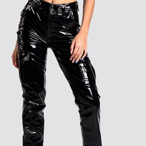 Lack cargo pants - As coola vinyl cargo pants från Lisa Ankarman kollektion från madlady. Använt få tal gånger så de är nästan som nya