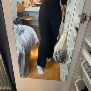  - Vida Kostym byxor från hm. Passar mig perfekt som är 173 cm. Sitter tight i midjan och höfterna. 