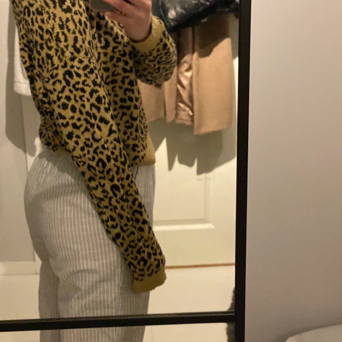 Stickad tröja leopard  - 91