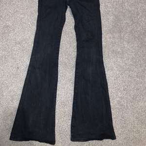 Svarta bootcut jeans från DrDenim i strl xs/30💘 pris: 50kr+frakt