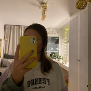 Sweatshirt! - Superfin sweatshirt i lila, vit och pastellgrön💚 40kr+ frakt