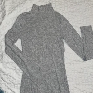 Grå polotröja  - Polotröja xs