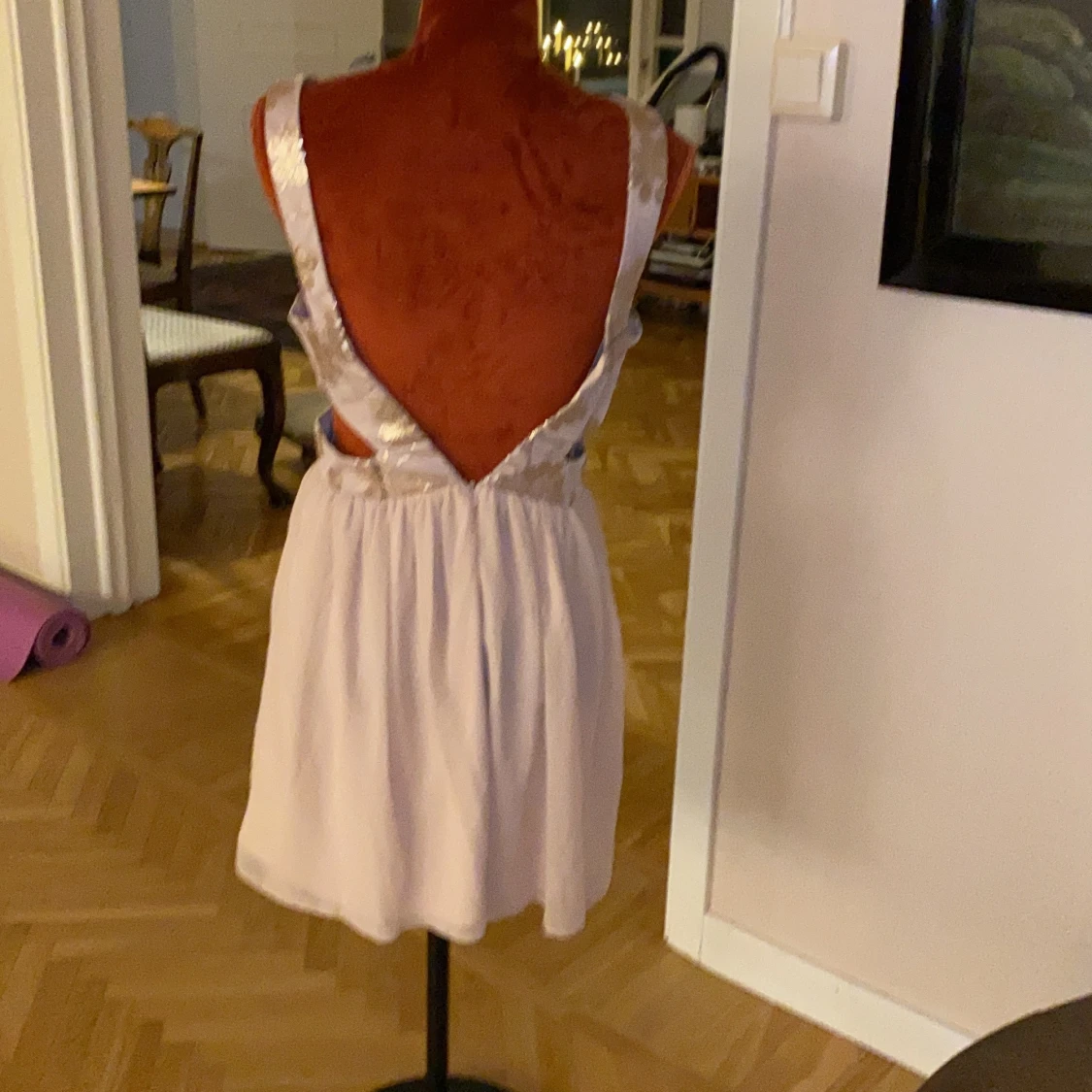 Guldig  och ljus rosa klänning - 90