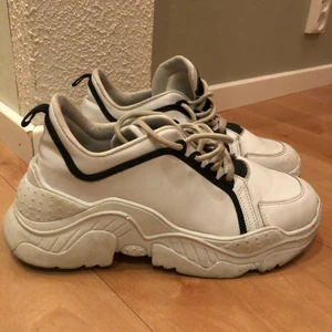 sneakers från nelly - chubby sneakers från nelly i fint skick!