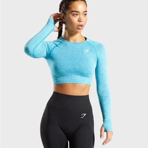 Gymshark crop top - Säljer mina blåa crop top från gymshark! Köpt för 2-3 månader sedan och är i fint skick. Säljer pga att den inte kommer till användning!
