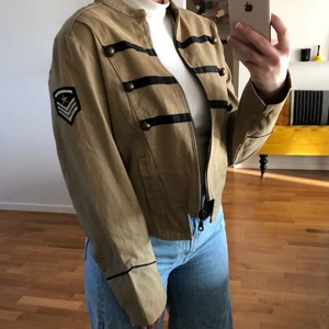 Jacka  - Från märket ”Made In Italy” i fint skick 👀 Strl står ej men tippar på S/M.