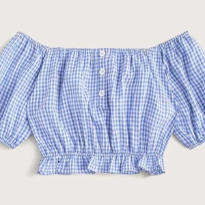 Topp - Jättefin topp från SHEIN i storlek M ( men skulle säga att den är som en S) . Aldrig kommit till användning mer än att jag testat den 1 gång då jag fick hem den , annars helt orörd. Pris : 50kr + frakt 