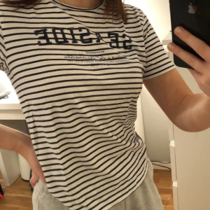 T-shirt  - Stl 160 men sitter bra på mig som har S. Köparen står för frakt. 