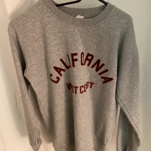 California tröja - I s men sitter ganska löst p mig som är s, Använd max 2 ggr Skriv privat om du är intresserad