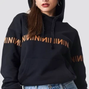 Snygg hoodie  - En jätte fin hoodie från nakd i fint skick 