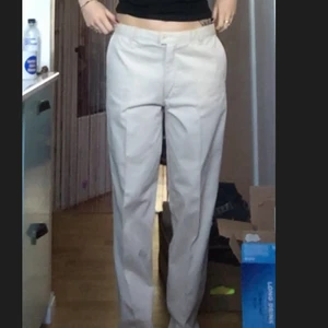 Byxor - skitsnygga och sköna beiga kostymaktiga byxor 