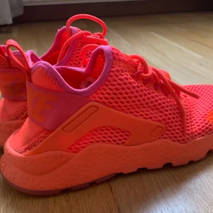 Air Huarache Run - Använda Max 5 gånger, säljes pga fel storlek 37-37,5