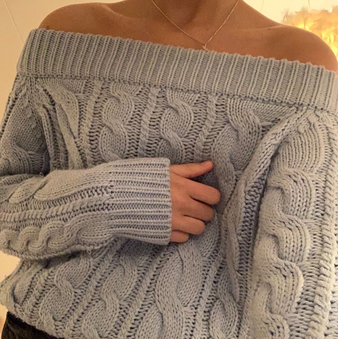 Ljusblå stickad tröja