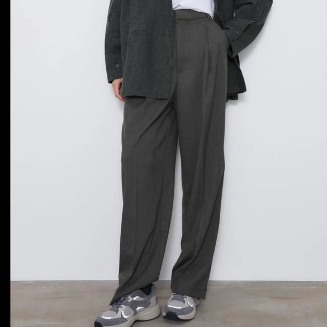 Gråa kostymbyxor från Zara
