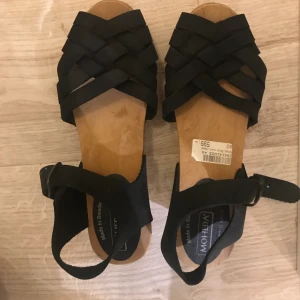 Moheda skor - Svarta träskor från Moheda. Använda 2 gånger.