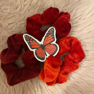  scrunchie💕 - 1 för 10kr / 3 för 25 kr 🧡❤️