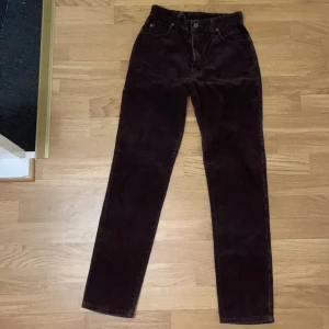 Lee byxor - Vintage lee byxor , aldrig använda i nyskick köpt på humana