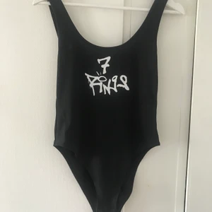 Body - Inköpt förra sommaren från H&M, aldrig använd.