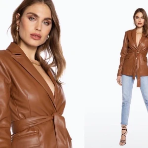 Brun läderkavaj - Oanvänd läderkavaj med prislappen kvar från Ivy Revel. Stl.34/XS