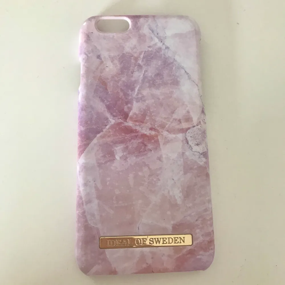 Fint rosa marmor skal från ideal of sweden. För iPhone 6/6s. I bra skick. Frakt tillkommer som köparen står för. Priset går att diskutera. Köpt för 299kr. Övrigt.