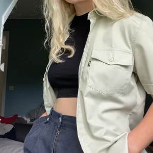 Levis skjorta  - Skitsnygg skjorta från Levis i toppenskick🤩🤩 köparen står för frakt (30kr) <3 budgivning pågår, högsta just nu 160kr 💞