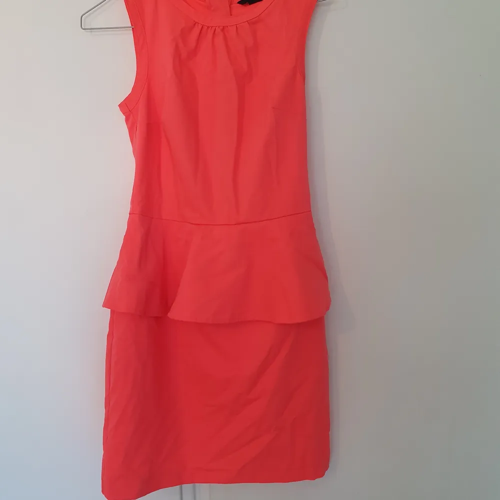 Nice sleeveless dress in a shade of pink. Size :34, S. It's in Märsta. . Klänningar.